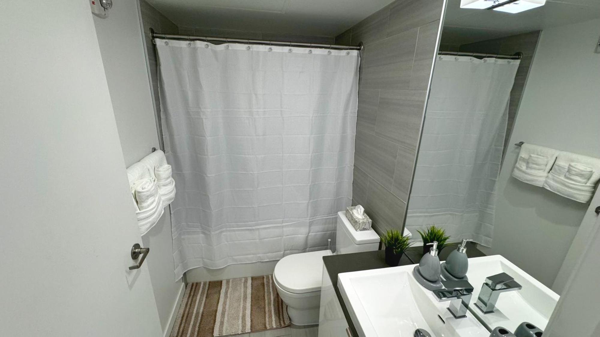 Cozy 1Br Apt - Downtown Вінніпег Екстер'єр фото