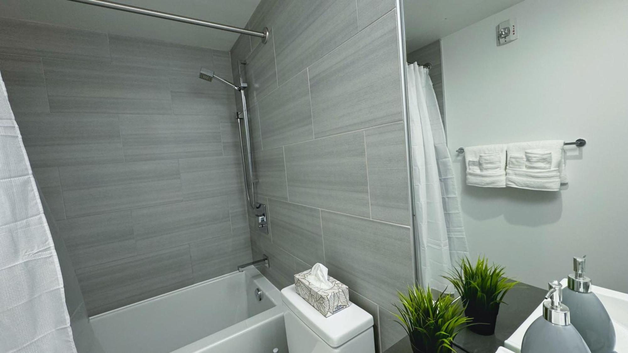 Cozy 1Br Apt - Downtown Вінніпег Екстер'єр фото